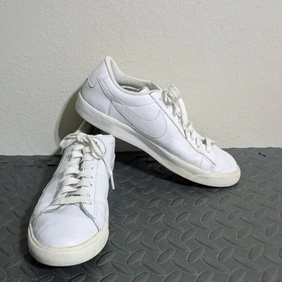 Nike Blazer Low LE Triple White Sneakers - AQ3597-100 Size 9 - Picture 2 of 9